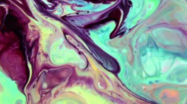 Psikedelik renkli renkli resimlerle soyut bir arkaplan. Sıvı boyanın hareket edip yavaşça kaymasıyla organik etki. Dönüyor ve yayılıyor.