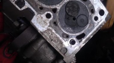 Eski motor bloğundaki çok güzel valfler..