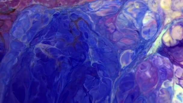 Résumé Le mouvement de peinture à l'encre explose et se propage sur un élément liquide laiteux 