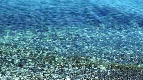 Πέτρες Στο Βυθό Της Θάλασσας Στην Παραλία Πλάνα — Αρχείο Βίντεο