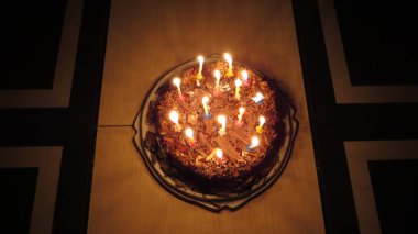 Mumlu doğum günü pastası