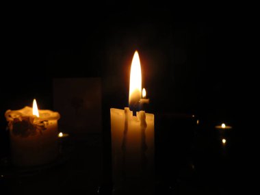 Romantik mum hafif alev