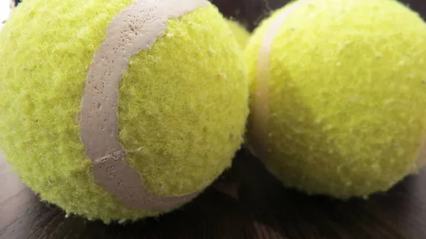 Tenis sarı yeşil topları