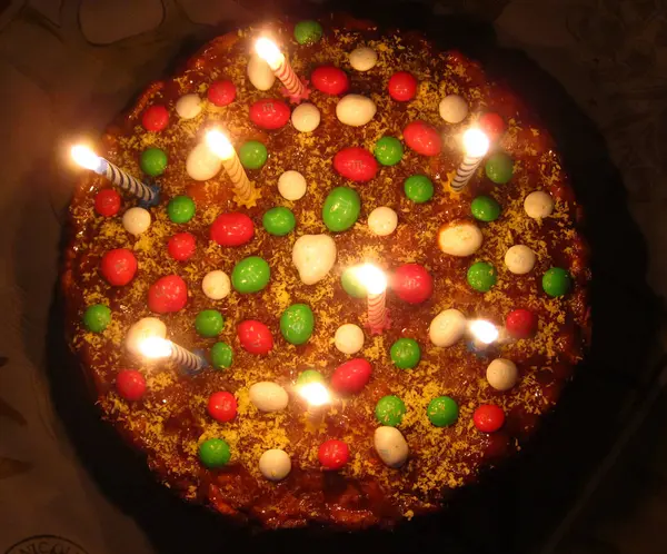 Torta Compleanno Con Candele — Foto Stock