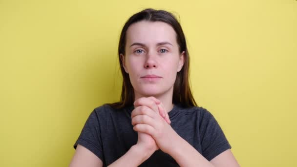 Young Woman Sitting Desk Background Yellow Wall Makes Video Call — Stock Video