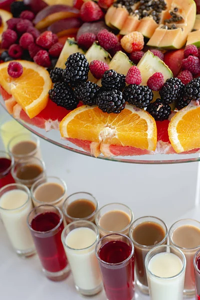 Close Alcoholic Cocktails Festive Table Oranges Berries Different Fresh Fruits — Stock Photo, Image