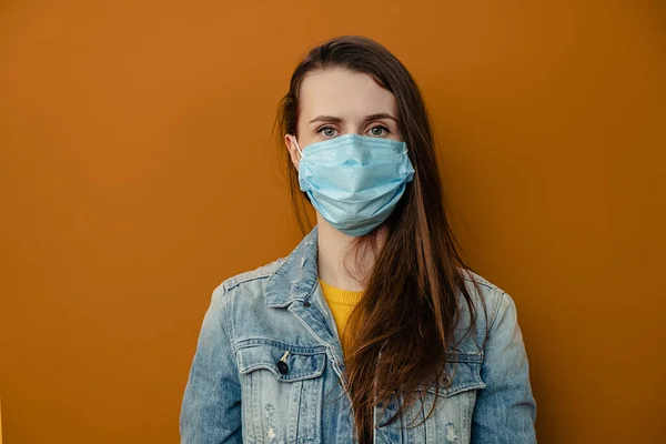 분리되어 재킷을 입는다 전염병 코로나 바이러스 2019 Ncov 컨셉트 — 스톡 사진