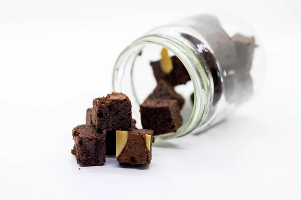 Quadratische Schokoladenbrownies Glas Auf Weißem Hintergrund — Stockfoto