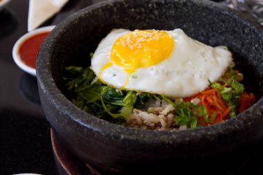 Bibimbub, Kore mutfağı sıcak kase pirinç