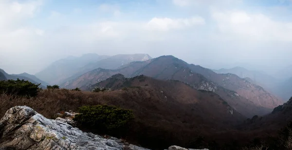Dağların panoramik görünümü 