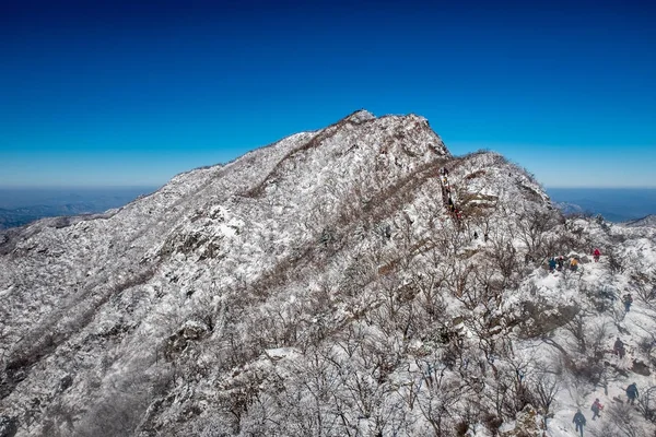 Kar kaplı Deokyu Mt., Güney Kore