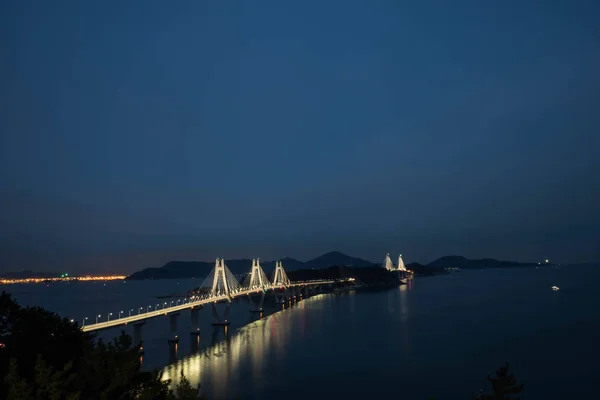 Köprü ve Adaları bir gece görünümü
