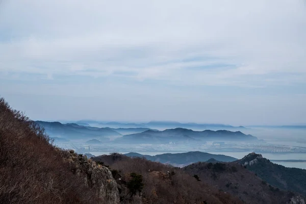 Dağlar, deniz ve adalar havadan görünümü