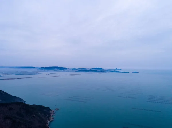 Dağlar, deniz ve adalar havadan görünümü
