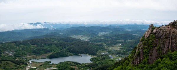 ロッキー マウンテン ピーク 巨大な岩山 Mosanjae 韓国の南部にあります — ストック写真