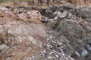 Dağ rock kesit Asya bölgesinde çeşitli mineraller.