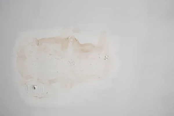 Yağmur suyu çatı neden zararlardan tavana sızdırıyor. .