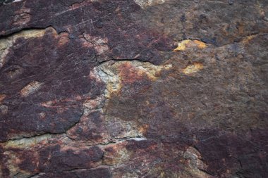 Granit taş çeşitli formları içerir.