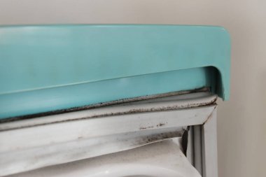 Eski mavi buzdolabı .