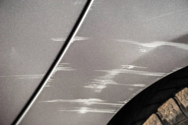 Araba ile derin hasar boya çizik