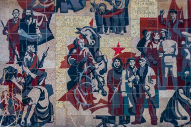 DREZDEN / GERMANY 04.04.2019: Mozaik panel. Dresden 'deki Kültür Evi. Sovyet Propagandası, SSCB
