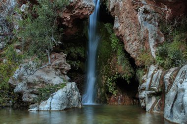 Bu nehir Barranco Blanco sikke ve Alhaurin el Grande arasında mevcuttur. Ben bu doğal peyzaj ve çok rahatlatıcı aile ve arkadaşlar ile ziyaret etmek seviyorum.