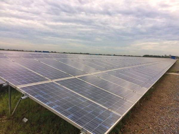 Manzara güneş pili çiftlik.