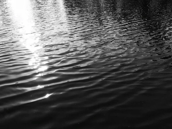 Zurück Und Weiß Goldene Sonnenpfad Natur Auf Dem Fluss — Stockfoto