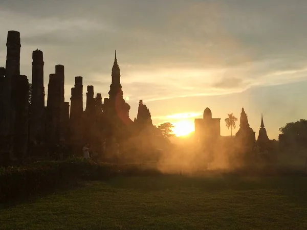 Puesta Del Sol Última Luz Del Día Parque Histórico Sukhothai —  Fotos de Stock