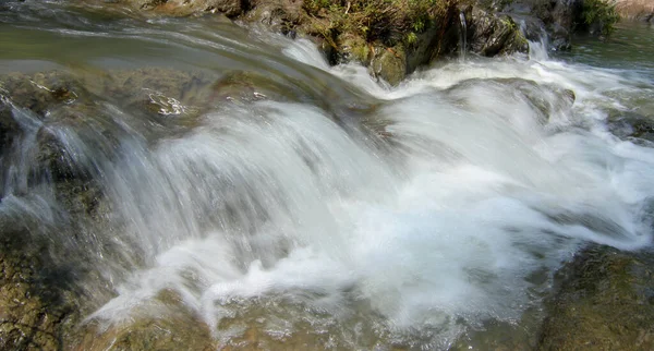 Cascadas Cámara Lenta Corriendo Arroyo —  Fotos de Stock