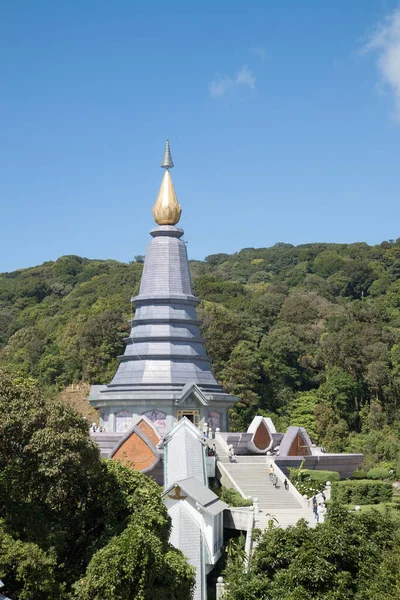 Gran Pagoda Reliquias Sagradas Phra Maha Dhatu Nabhamethanidol Nabhapolbhumisiri Chiang —  Fotos de Stock