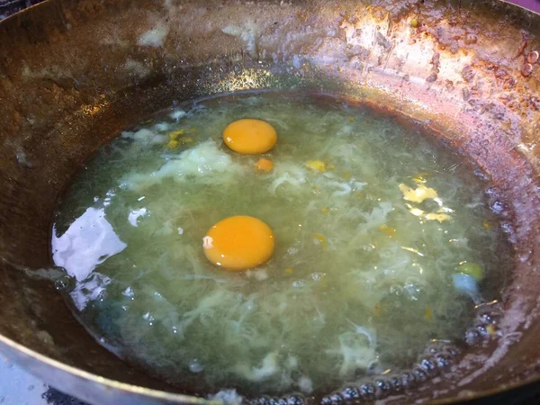 Ένα Ταϊλανδέζικο Επιδόρπιο Που Ονομάζεται Αυγά Bualoi Μια Κατσαρόλα Για — Φωτογραφία Αρχείου