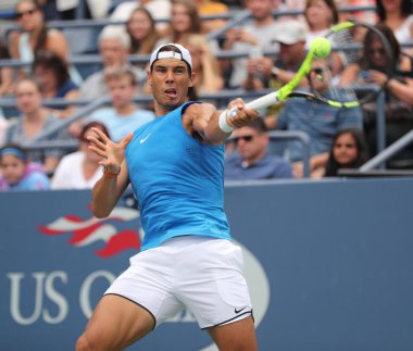 Grand Slam şampiyonu İspanya Rafael Nadal pratikte bize açık 2016 Billie Jean King Ulusal Tenis merkezi için