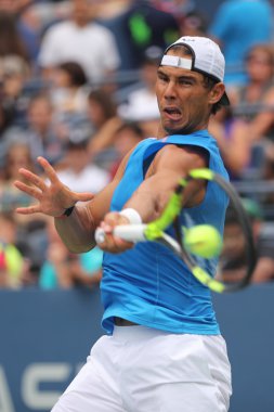 Grand Slam şampiyonu İspanya Rafael Nadal pratikte bize açık 2016 Billie Jean King Ulusal Tenis merkezi için