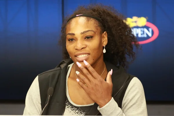 Vingt-deux fois championne du Grand Chelem Serena Williams des États-Unis lors d'une conférence de presse au Billie Jean King National Tennis Center — Photo