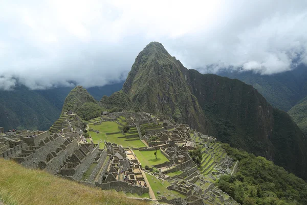 Ruinas de Machu Picchu en Perú. Patrimonio Mundial de la UNESCO desde 1983 — Foto de Stock