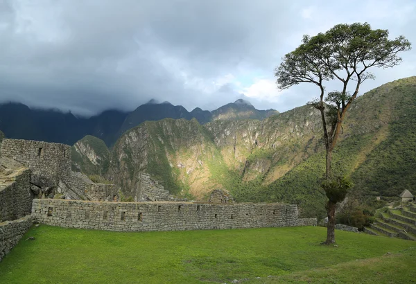 Machu Picchu ruins in Peru. UNESCO World Heritage Site from 1983 — Stock Photo, Image