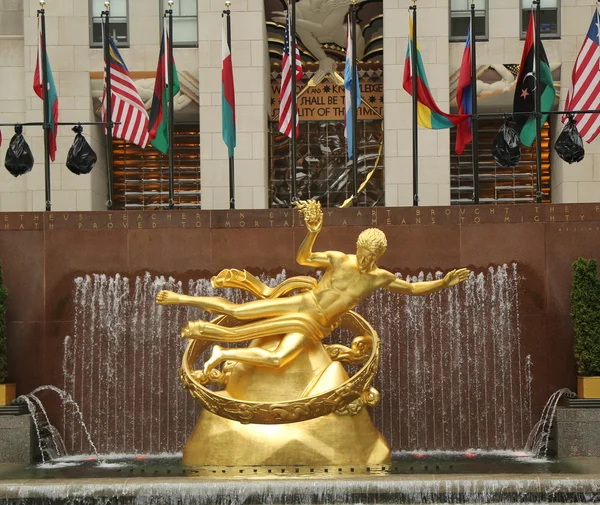 Statua Prometeusza w dolnej plaza z rockefeller center na Manhattanie — Zdjęcie stockowe
