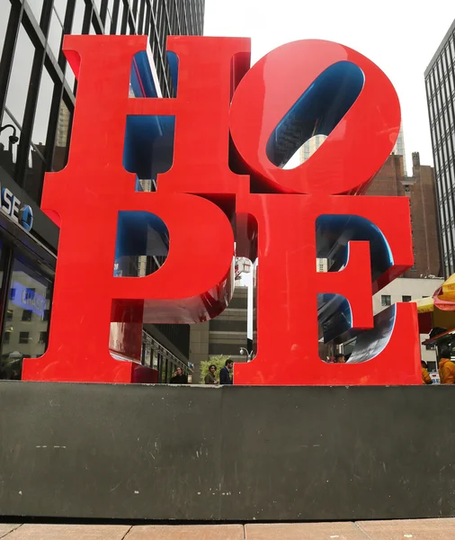 Robert Indiana Midtown Manhattan'ın heykelini umut. — Stok fotoğraf