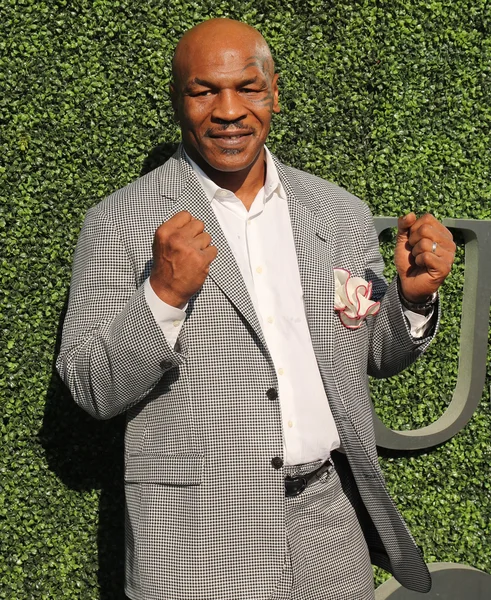 Były bokser Mike Tyson uczęszcza nam Open 2016 otwarcie ceremonii w Usta Billie Jean King National Tennis Center — Zdjęcie stockowe