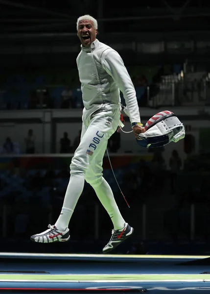 Fencer Miles Chamley-Watson of United States competes in the Men's team foil of the Rio 2016 Olympic Games — Stock Photo, Image