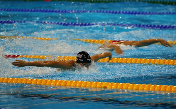 A campeã olímpica Dana Vollmer dos Estados Unidos compete na final do revezamento medley de 400 metros feminino dos Jogos Olímpicos Rio 2016 — Fotografia de Stock