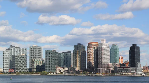 Long Island City waterkant panorama op Hunters Point in Queens. — Stockfoto