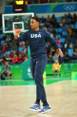 Demar DeRozan takımının takım ABD ve Avustralya Rio 2016 Olimpiyat oyunları arasında grup A basketbol match için Amerika Birleşik Devletleri ısıtır