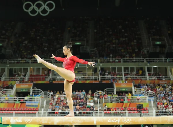 奥运冠军美国阿里雷斯曼在里约 2016年女子全能体操平衡木上竞争 — 图库照片