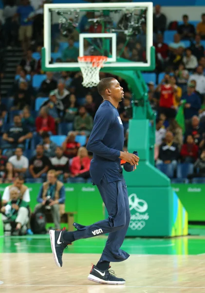 Kevin Durant de l'équipe des États-Unis se réchauffe pour le match de basket-ball du groupe A entre l'équipe des États-Unis et l'Australie des Jeux Olympiques de Rio 2016 — Photo