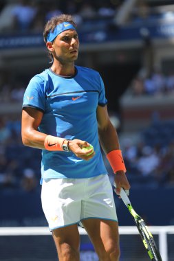 Grand Slam şampiyonu İspanya Rafael Nadal Billie Jean King Ulusal Tenis Merkezi bize açık 2016 ilk tur maçında sırasında eylem