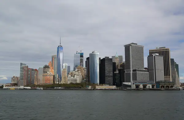 Aşağı Manhattan ufuk çizgisi manzarası. — Stok fotoğraf