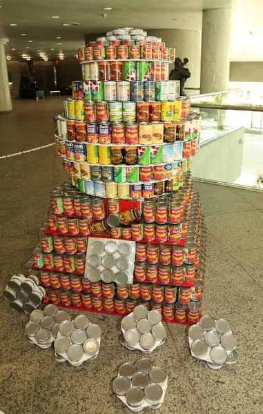 Escultura gastronómica presentada en el X Concurso Anual de Canstrucción de Long Island en Uniondale . — Foto de Stock