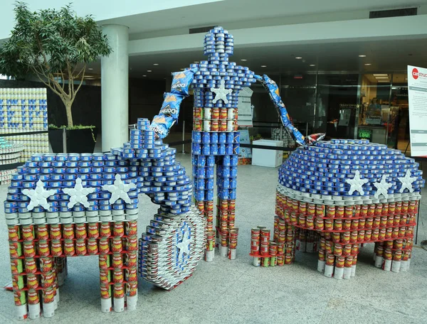 Food sculpture presented at 10th Annual Long Island Canstruction competition in Uniondale. — Stock Photo, Image